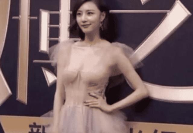前女友|28岁陈雅婷有何过人之处？当看到她的“3D无痕裙”，王思聪口味好