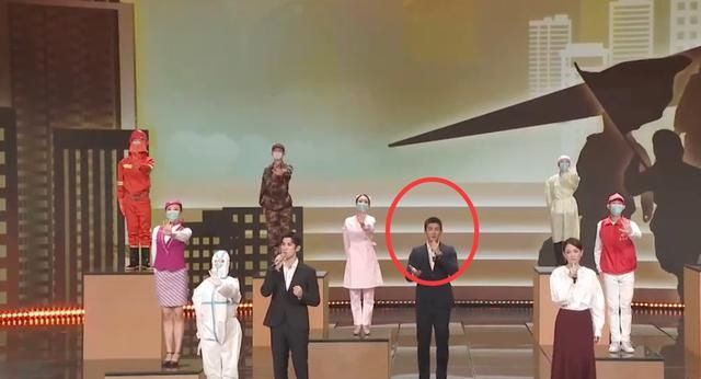  董卿|108位主持人“世纪同框”，董卿站C位，华少太业余，梁田比汪涵稳