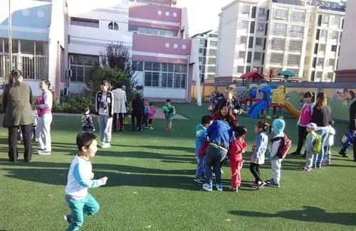  妈妈|几岁把孩子送进幼儿园最合适？具备这三个表现，娃就可以入园了