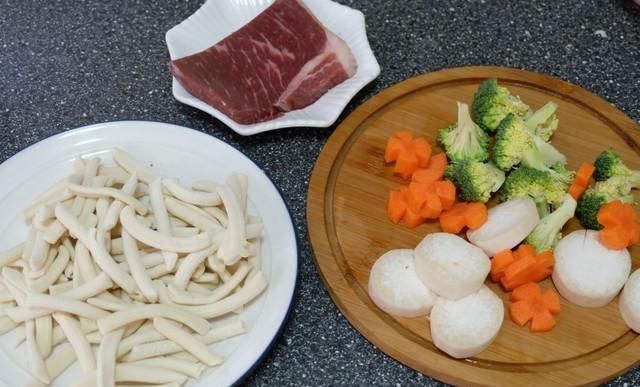  面条机|给女儿做的空心面，配上牛排蔬菜更好吃，圈友：这手艺可以开店了