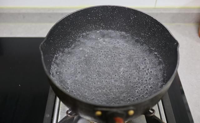  酸辣|“秋老虎”来了，自制1碗酸辣凉粉，开胃填饱肚子，还不担心长肉