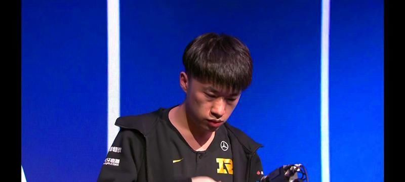  季后赛|RNG彻底无缘季后赛，阿布为小虎感到可惜，粉丝：S11时RNG再见吧