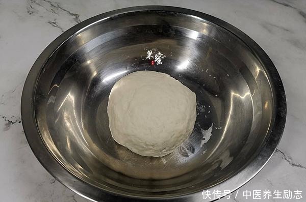过瘾|这面点，比包子简单，比馒头好吃，一卷一蒸，吃得过瘾