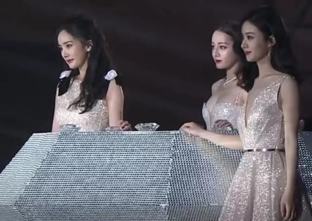  缺点|综艺太容易暴露缺点，赵丽颖杨幂接连翻车，性格问题都很明显