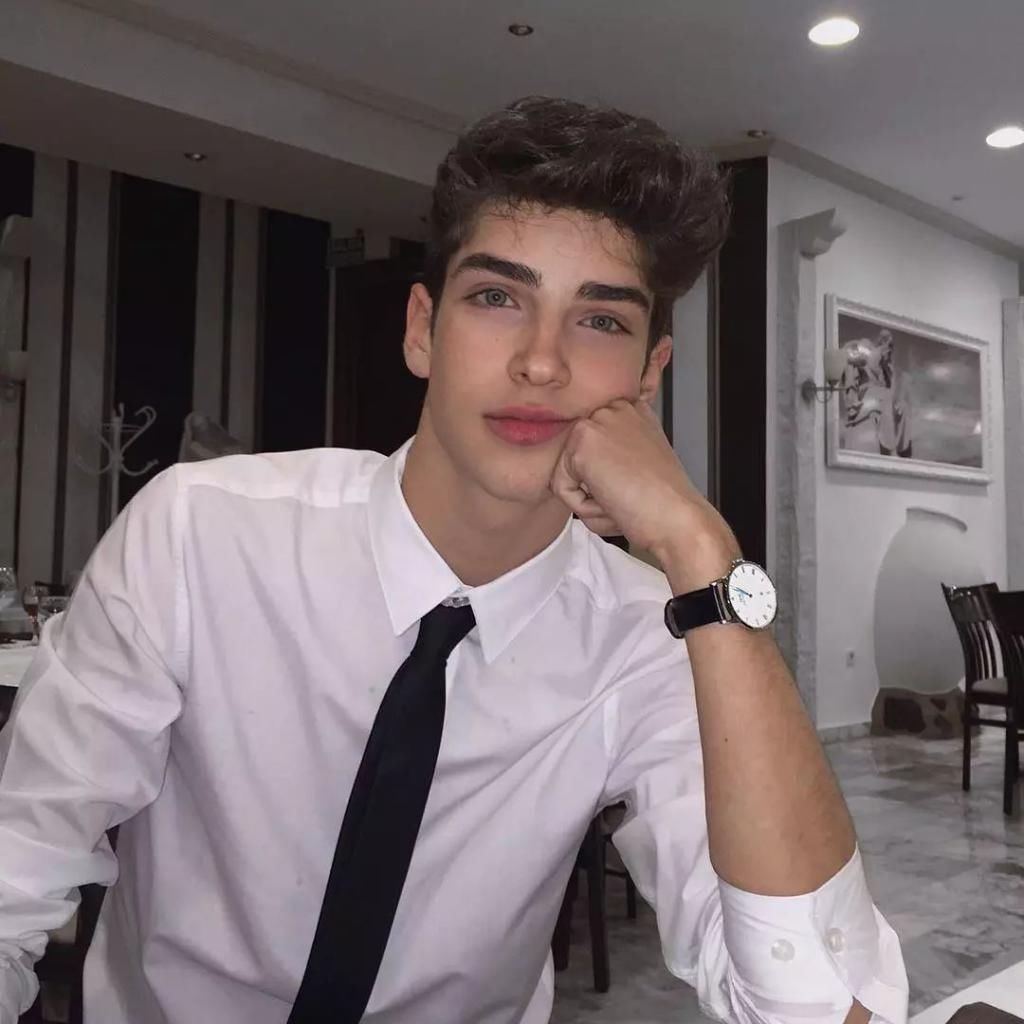  空降|Manu Rios 空降成《名校风暴》新男主！