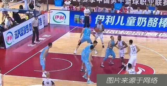 防下|够硬！一对一，周琦连续3次防下北控大外援！央视解说：真打不了