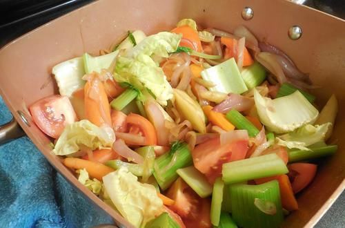  蔬菜高汤|炖排骨时，有人先焯水，有人直接炖，大厨：都不对，教你正确做法