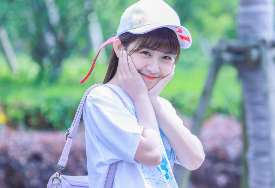 赖美云|火少解散后差距有多大?杨超越综艺上不停,赖美云街头卖唱