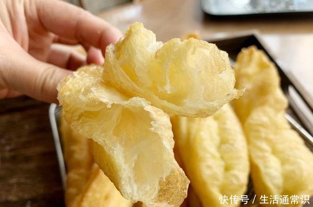 炸油条|油条又干又硬不起泡炸油条师傅分享的配方和要点，各个酥脆鼓泡