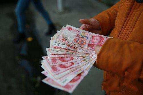 公司|儿子高考完去打暑假工，月薪上万，挂了电话父亲报了警