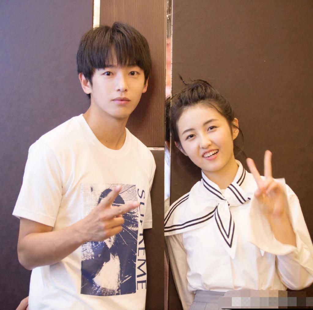 待遇|张子枫彭昱畅关系惹争议,两人恨不得黏在一起,女朋友都没这待遇