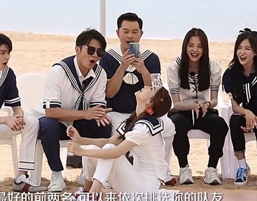  挑战|跑男挑战额头顶水杯，沙溢李晨淡定，看到欧阳娜娜：是鼻子的锅！