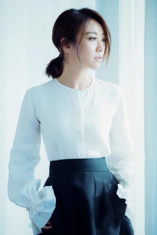 近乎|“风情”闫妮:千娇百媚的彪悍,近乎孩子的简单