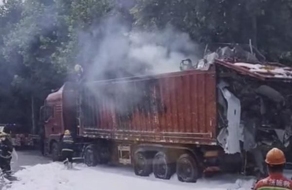  货车|下午外环高速一货车起火