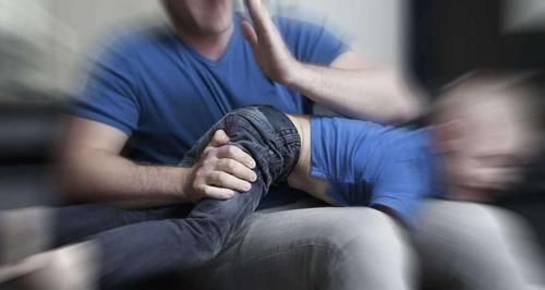 犯人|打人哭泣，面对孩子的“坏脾气”，教他“情绪管理”比打骂更有效