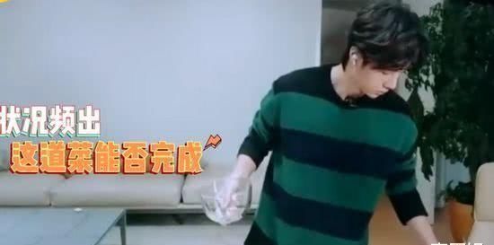 帮手|大张伟王一博在线挑战厨艺,一个让妈妈当帮手,一个状况频出