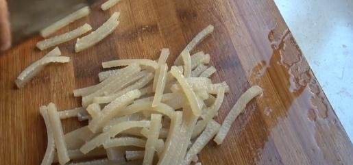  东北|东北大厨：做猪皮冻时，要牢记此配方和2大诀窍，保证不腥不油腻