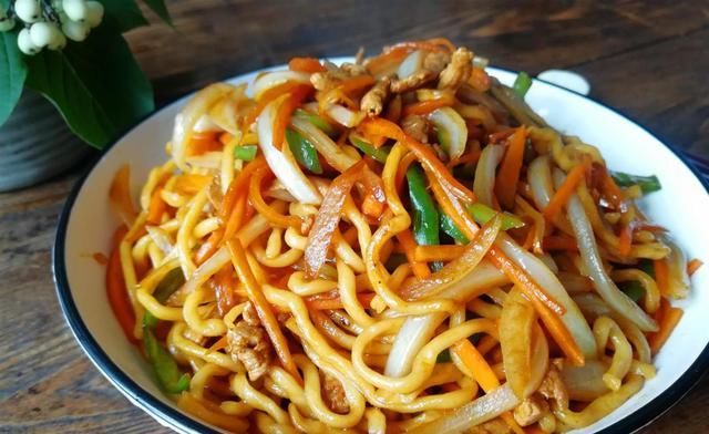 只能|你还在囤火鸡面,宅家只能点外卖,不如试试这道零失败炒面