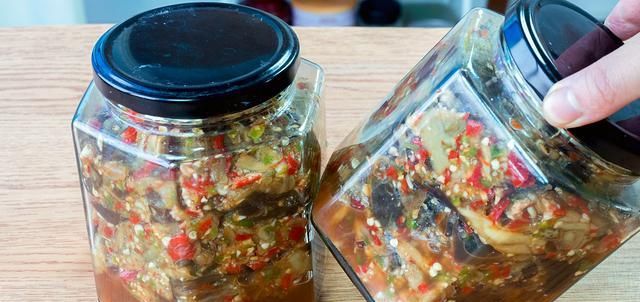  不坏|8块钱买5斤茄子，放罐子里，保存一年都不坏，一小碟能吃2碗饭