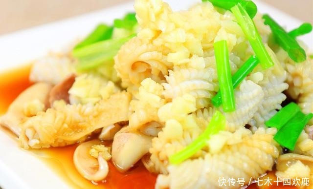  盐水|海边人做鱿鱼有一套，盐水生滚鲜鱿鱼，出锅鲜香弹脆，太好吃了