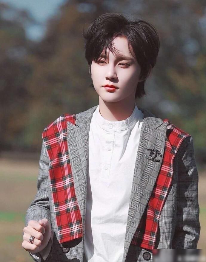  实力|李权哲秒删？发博内涵队友实力差？乐华七子关系到底如何？