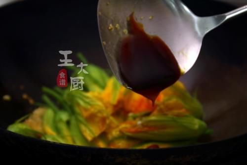  简单|清炒南瓜花，不一样的农家风味，简单又好吃，看一眼就学会