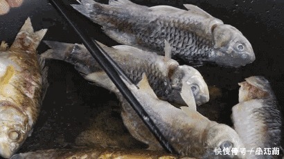  不粘锅|煎鱼时，只放油是不行的，多加这样“东西”，鱼皮完整不粘锅