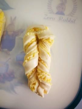  面包|松软香甜值得一试，炼乳椰蓉面包