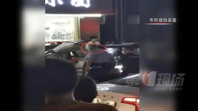  小车|奇迹！男子从8楼坠落砸凹小车，事后自行爬起上了救护车