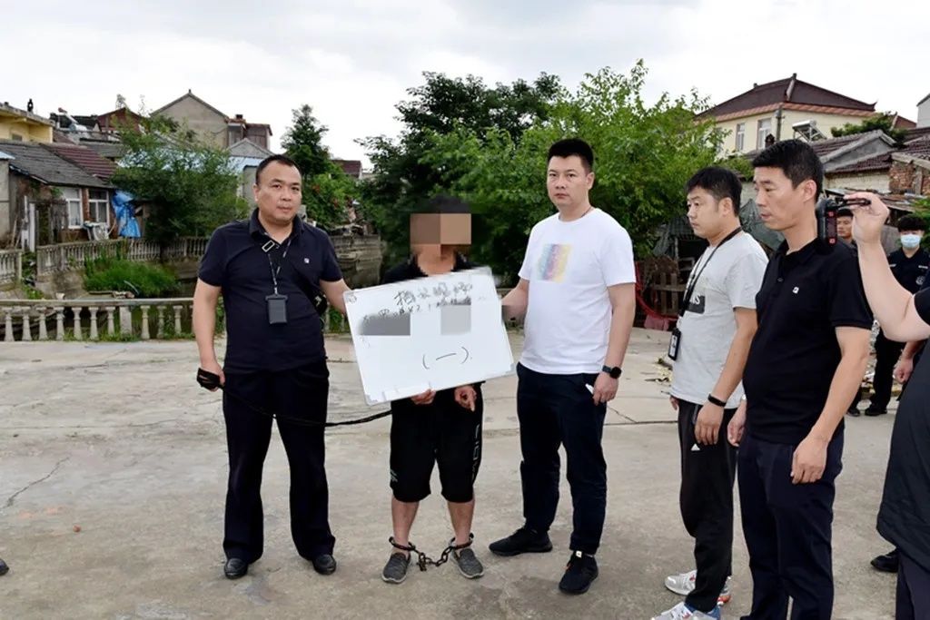  嫌疑人|猪圈里发现无名女尸，经查为南京某大学学生，警方追凶17年终将嫌疑人抓获