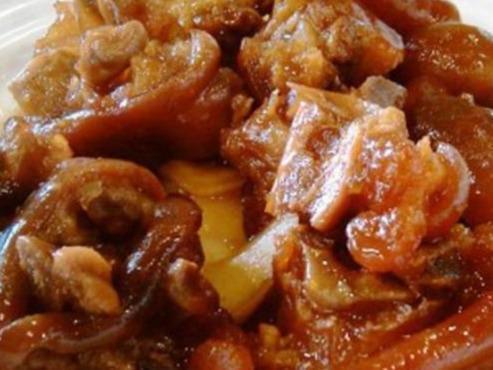 倒入|春季美食推荐尖椒腰花,油豆腐丁炒青椒,爆炒肥肠的做法