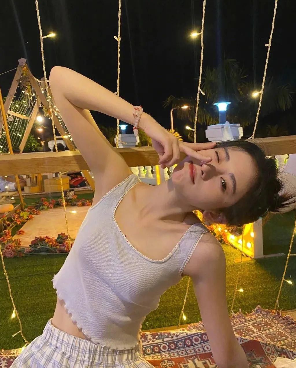 角度|赵丽颖的吸睛锁骨,光靠瘦还不够…...