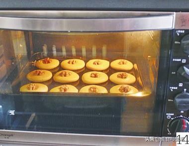 技巧|不需要任何技巧,教你这样做核桃酥,在家一样能做的很好吃