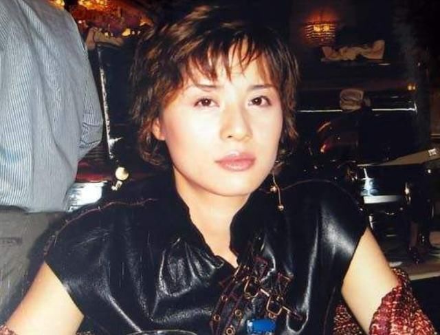 最终|知名女模特，靠贷款过富婆生活，4年借款17亿，最终被判死刑