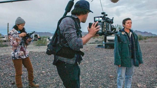  电影节|比肩张艺谋、李安，拍出年度最佳，她成为历史第一人