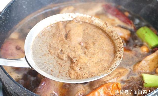 搞错|炖肉产生的浮沫需要撇去吗很多人搞错，难怪汤不鲜肉不香