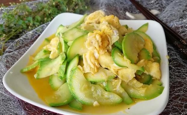 块钱|夏天,遇见此菜多买点,2块钱一斤,清凉解暑,钙质比牛奶还高