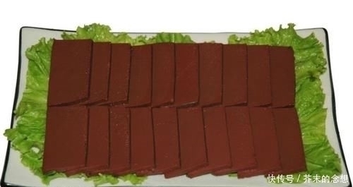 图五|七种造假食物,图五像在吃塑料,网友全部都吃过,我没救了