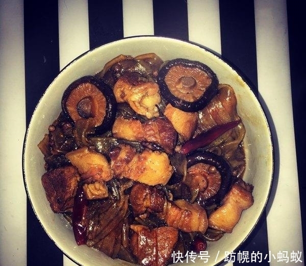 木耳|美食推荐:蒜拌脆河虾,香菇炖肉,酸汤排骨煲,拍黄瓜拌木耳做法