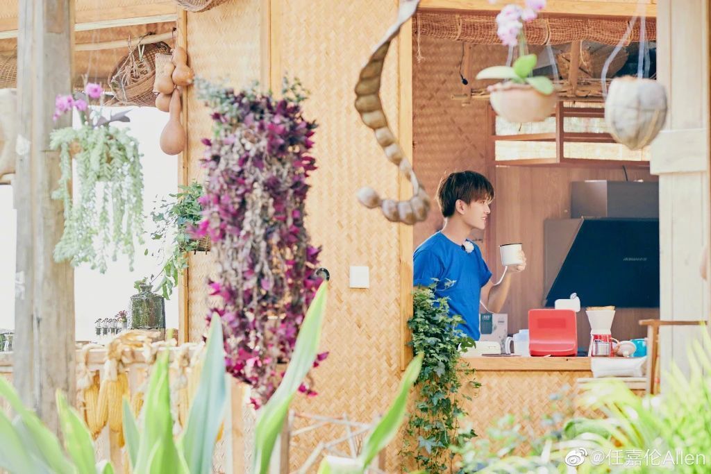  信心|何炅帮忙cue《锦衣之下》，任嘉伦有话要说