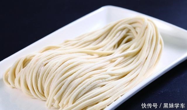 上桌|想吃手擀面别再出去买,教你在家做,几步就上桌,劲道十足,好吃