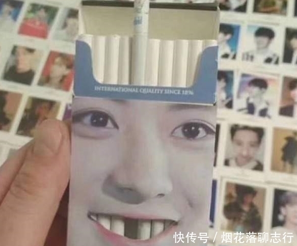 幽怨|妹子,你看到了什么,眼神这么幽怨,你也觉得旁边的小哥哥很娘嘛