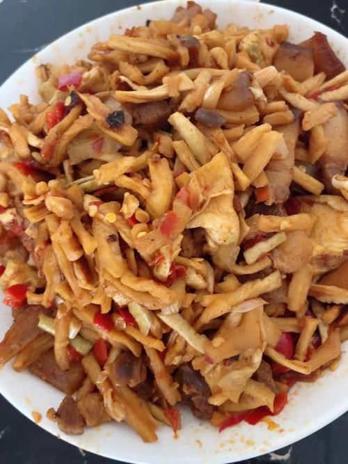  做法|这菜晒一晒，放一年不会坏，炒肉特别香，清肠瘦肚子，腰围变细了