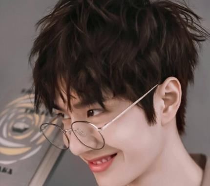  谁家|王一博被称乐华“太子”, 粉丝列出道悲惨史, 没听谁家太子这么惨