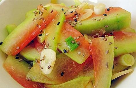  宝藏|吃西瓜的季节，常被扔掉的西瓜皮也是种宝藏食材，凉拌西瓜皮