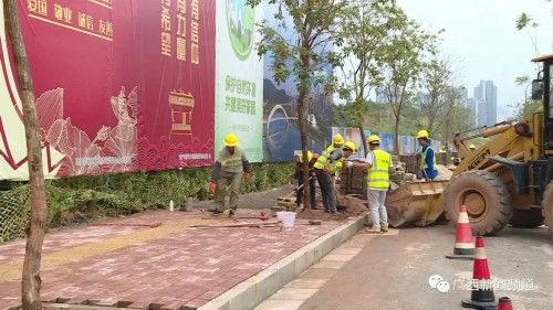 市政工程管|电动车让人行道很“受伤”！南宁维修整治149条市管人行道