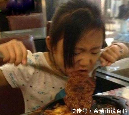 厉害|搞笑图片幽默段子笑话:哈哈哈,妹子你这是啃牛排啊,厉害了