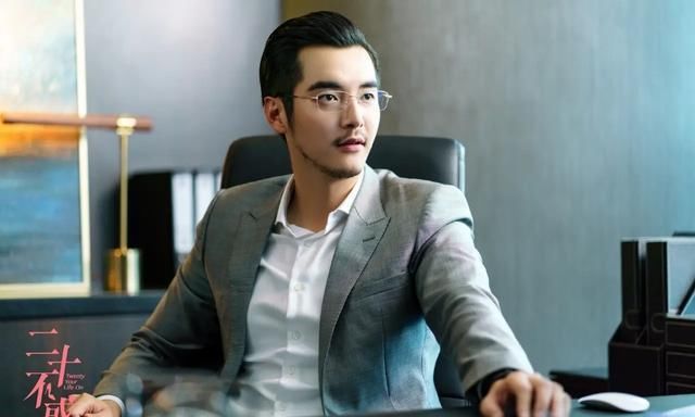  上司|《二十不惑》直属上司被大BOSS不喜，作为下属，我该重新站队吗？