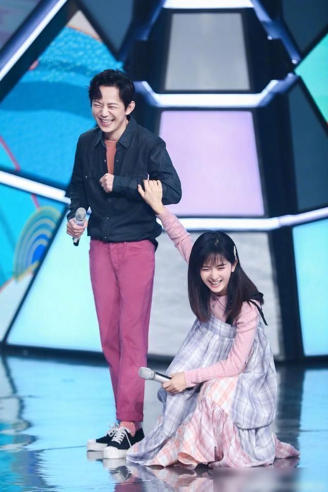 老师|高情商的代表何炅:一个“何老师”的称呼就是对他很好地证明