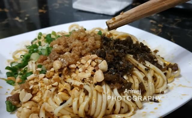  熊猫|中国顶级旅游路线有高铁了！看完熊猫再环洱海，一辆车就能解决